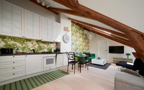 Old Town Apartment | Discover Town Hall Apartments with Family-Friendly Amenities