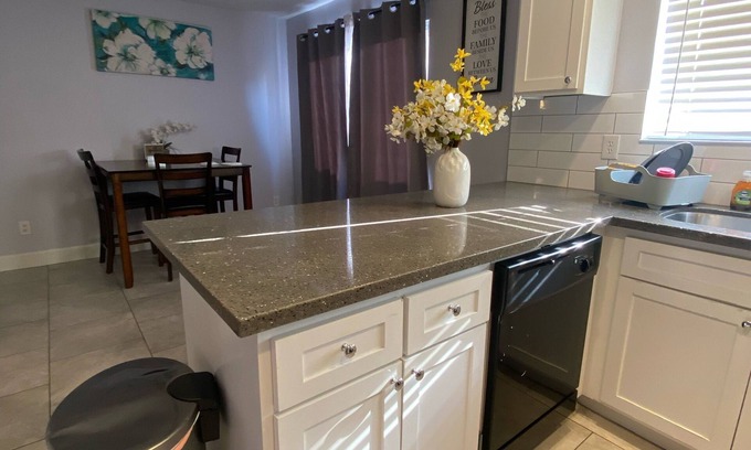 Southwestern Sacramento Condo | Inviting Townhouse for Families with Pool and Spa