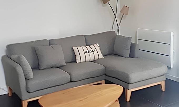 Plougonvelin House | Convenient Town House: 9.8 Rated & Pet Friendly Getaway