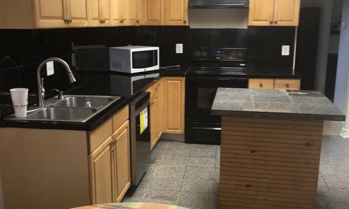 Montgomery Village House | Delightful Town House with Pool and Family-Friendly Amenities