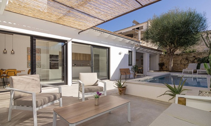 Muro Ski Chalet | Modern Town House with Pool & Spa for Memorable Getaways
