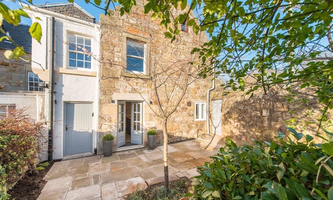 St. Andrews House | Ideal Town Centre Retreat with Parking, Steps to the Beach