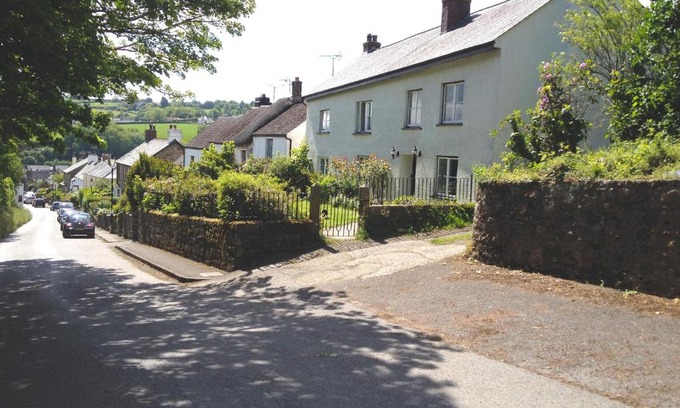 Sticklepath House | Elegant Townend: Pet-Friendly Retreat with Pool Access