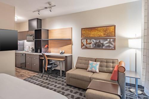 Sweetbriar Hotel | Discover TownePlace Suites Austin South - Pet Friendly Retreat