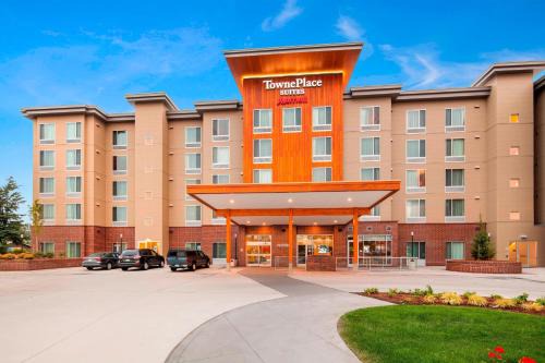 Guide Meridian Hotel | Pet-Friendly TownePlace Suites with Oceanfront Pool Access