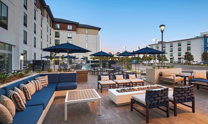 San Diego Hotel | Discover TownePlace Suites by Marriott San Diego Airport