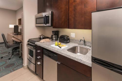 Schaumburg Hotel | Family-Friendly Retreat at TownePlace Suites Schaumburg