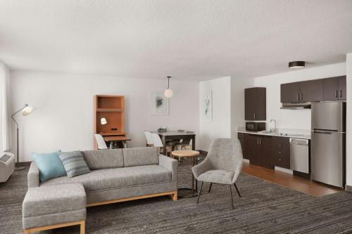 Naperville Hotel | Pet-Friendly TownePlace Suites in Naperville with Hot Tub