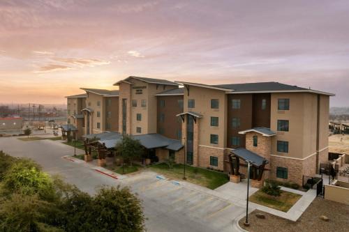 Carlsbad Hotel | Inviting TownePlace Suites by Marriott Carlsbad with Pool