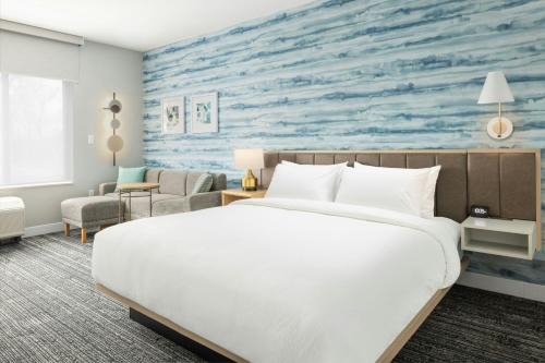 Hadley Hotel | Pet-Friendly Rodeway Inn Hadley – Top Rated by Guests