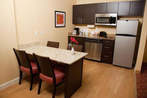 Clute Hotel | Relax at TownePlace Suites by Marriott Lake Jackson Clute