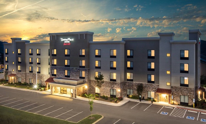 Smyrna Hotel | Eco-Friendly Towneplace Suites Nashville Smyrna with Pool