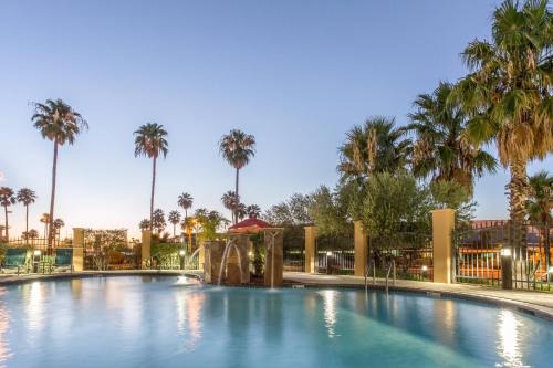 Tucson Hotel | Pet-Friendly TownePlace Suites Tucson Airport with Pool