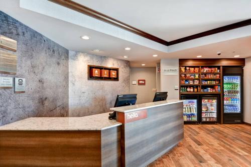Branchburg Hotel | Pet-Friendly TownePlace Suites with Pool & Kitchen Amenities