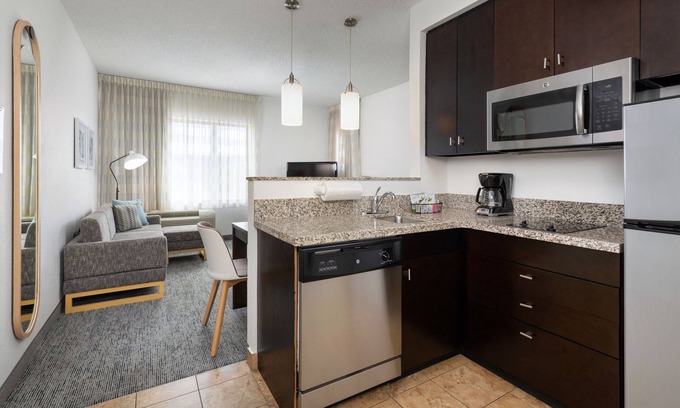 York Hotel | Comfortable TownePlace Suites York with Pool & Kitchen Access