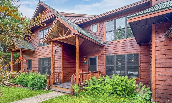 Inlet House | Inviting Townhome E4 - 4th Lake with Pool & Ocean Views