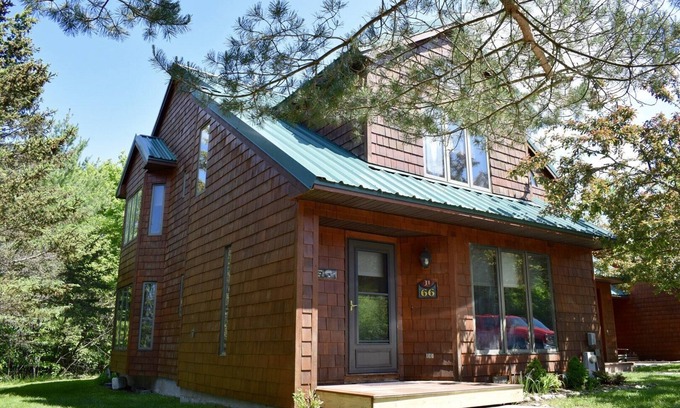 Inlet House | Family-Friendly Getaway at Townhome J1 - 4th Lake