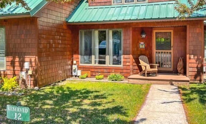 Inlet House | Family-Friendly Retreat at Townhome J2 - 4th Lake