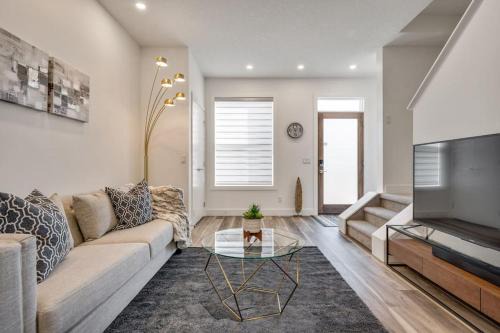 Bridgeland House | Convenient Townhome with Free Parking, Steps from Downtown