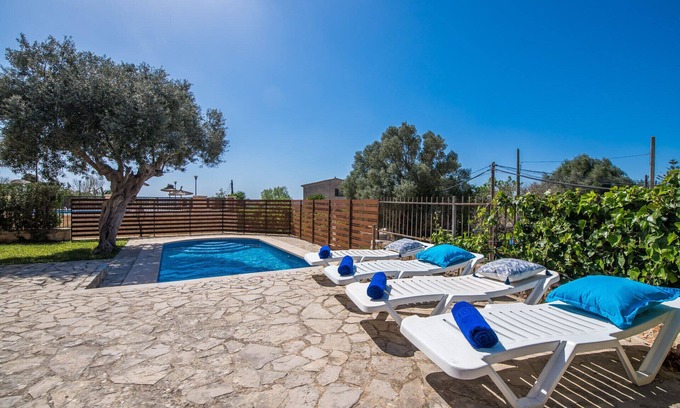 Costitx Ski Chalet | Idyllic Village Retreat with Garden, Pool & Pet-Friendly Comfort