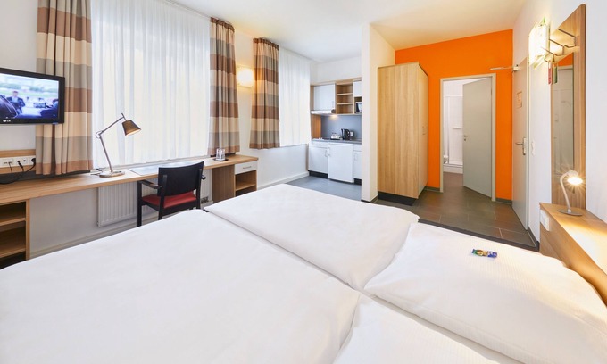 Karlstadt Hotel | Discover Comfort at Townhouse Düsseldorf with Family Amenities