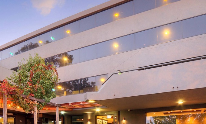 Wagga Wagga Hotel | Welcoming Townhouse Hotel: Family-Friendly & Top-Rated Stay