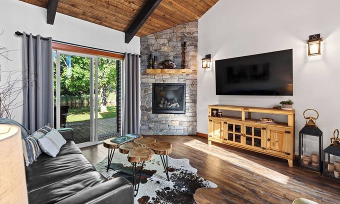 Sandpoint House | Relaxing Townhouse Retreat in Private Lakeside Community