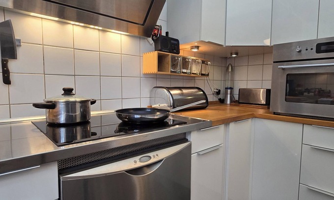 Aalborg House | Townhouse in the center with private parking and two bathrooms