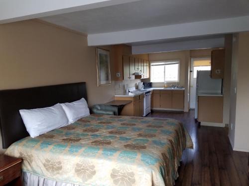 Klamath Falls Hotel | Pet-Friendly Retreat at Townhouse Inn & Suites