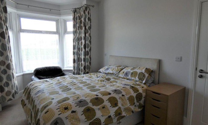 Burslem House | Budget-Friendly Stay at Townhouse @ Kinver Street Stoke