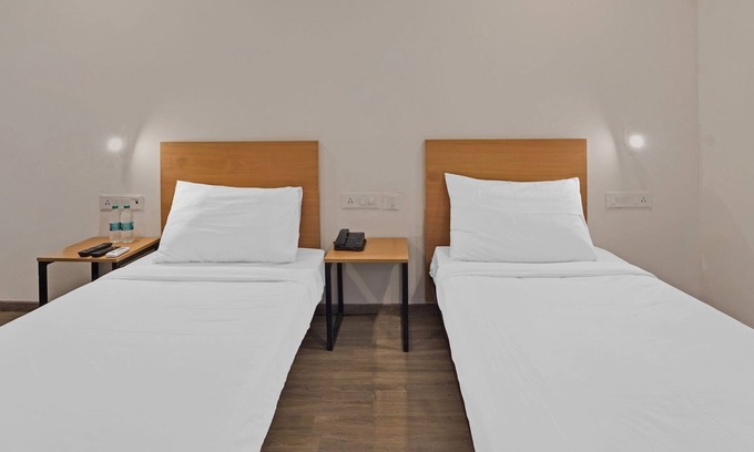 Perungudi Hotel | Discover Comfort at Townhouse OMR with Breakfast Included