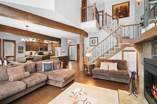 Mont-Tremblant House | Golf Retreat Near Tremblant - Family-Friendly Getaway