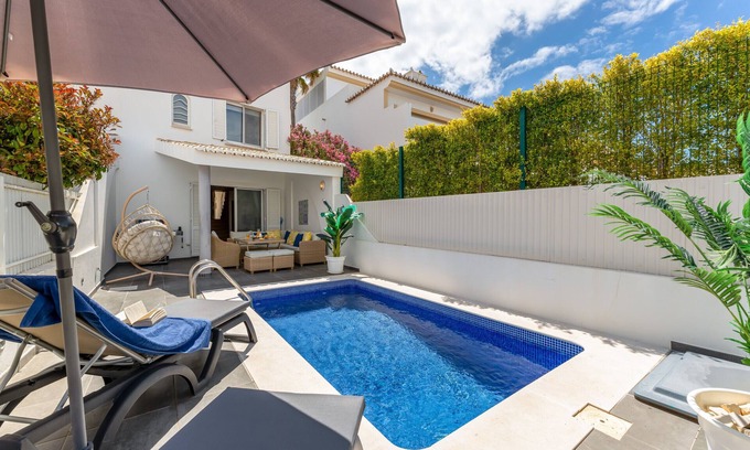 Vale do Garrao Ski Chalet | Discover Townhouse Perola - Vale do Garrão with Spa & Breakfast