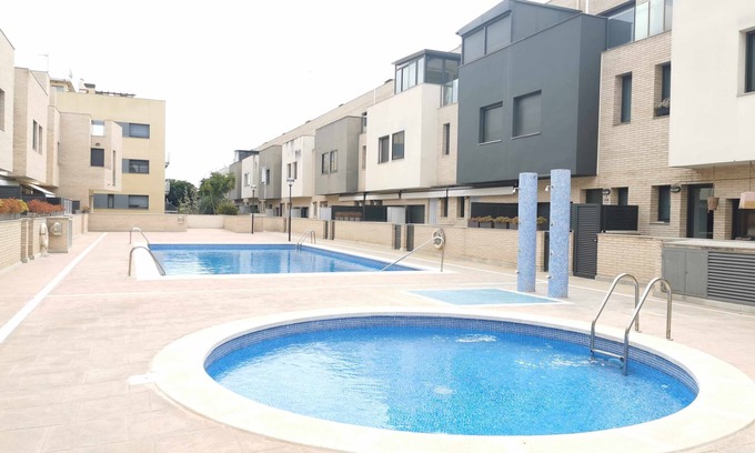 Cubelles House | Family-Friendly Townhouse with Pool and Spa Amenities