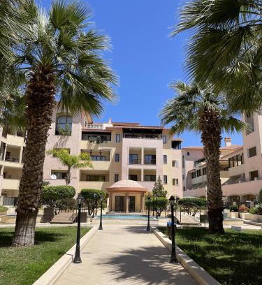 Paphos Apartment | Townhouse with pool 5 minute walk to beach