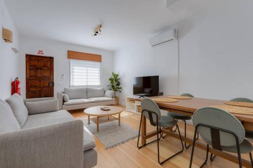 Lagos House | Seaside Townhouse with Breathtaking Views and Terrace