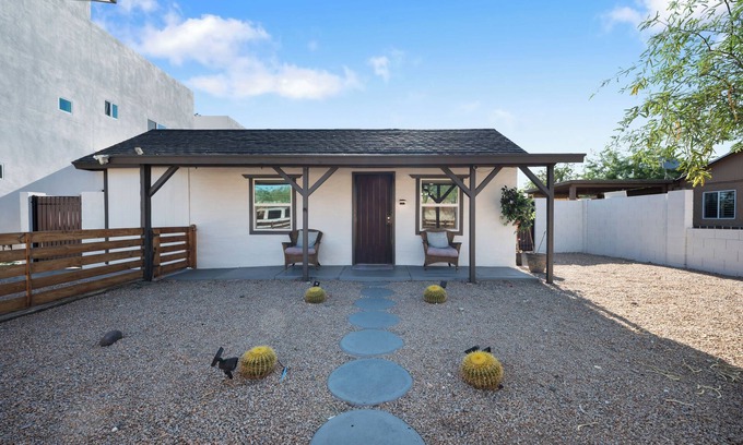 North Mountain House | Top-Rated Stay at Townley on 6th with Spa & Pet-Friendly Perks