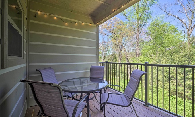 Townsend Condo | Exquisite Townsend Condo with Pool & Scenic Mountain Views