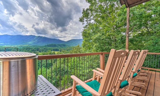 Townsend House | Relaxing Townsend Retreat with Private Hot Tub & Deck