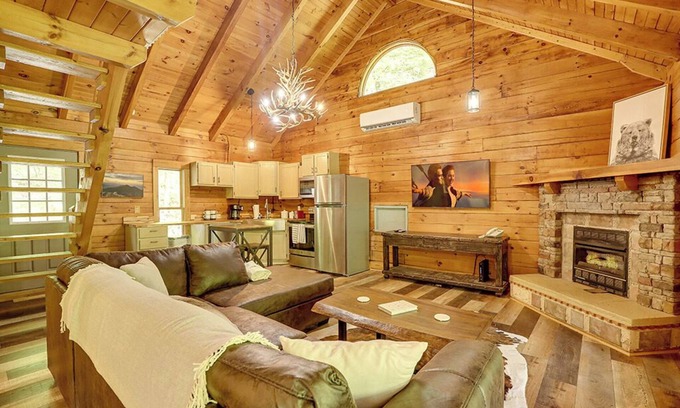 Townsend Cabin | Cozy Townsend Manna: 1 Bedroom with Spa and Hot Tub