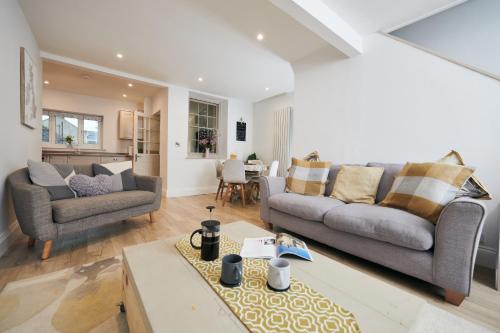 Pentrefelin House | Pet-Friendly Towy Snug: 4-Star Comfort with Great Reviews