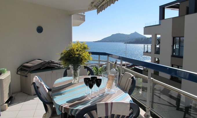 Agay Apartment | Beautiful Ocean View 2-Bedroom Apartment with Garage