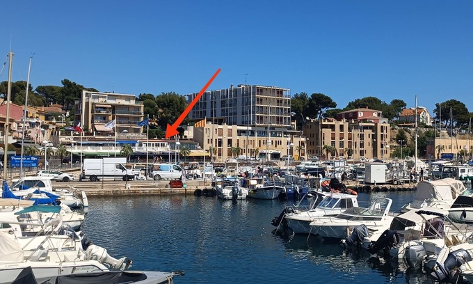 Carry-le-Rouet Apartment | Beautiful T2 Apartment by the Port of Carry le Rouet