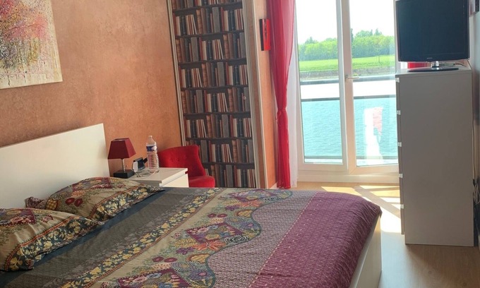 Ablon-sur-Seine Apartment | Elegant Apartment with Breathtaking Seine Views in City Center