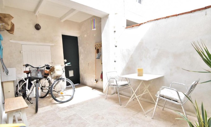 Ars-en-Re Villa | Beautiful Apartment in the Heart of the Village