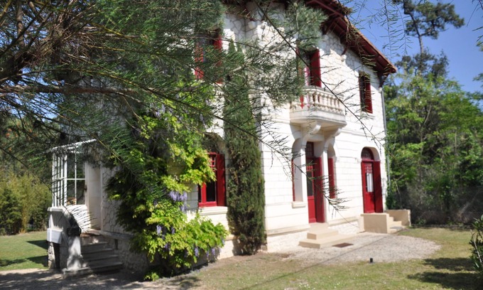 Saint-Palais-sur-Mer Villa | Family-Friendly Villa Steps from Beach and Shops - 10/10 Rating
