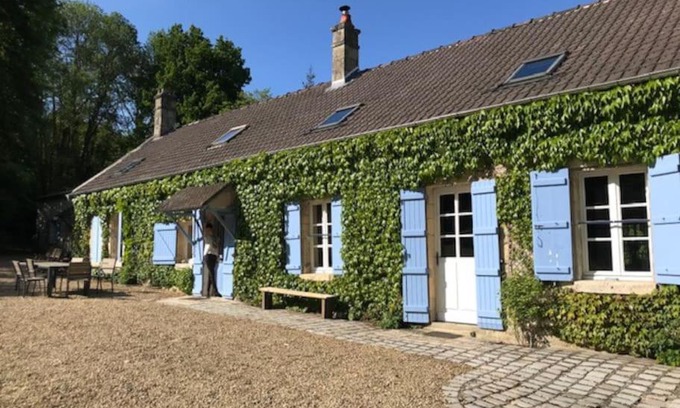 Soucy Villa | Beautiful Property with Tennis and Ocean Views Near Paris