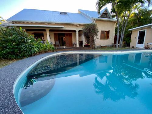 Etang Sale Les Bains Villa | Elegant Villa with Heated Pool, Spa & 10/10 Guest Rating