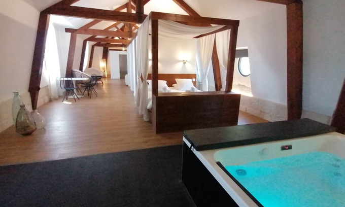 Vendres House | Unique Loft Retreat with Pool at Château La Vidalle