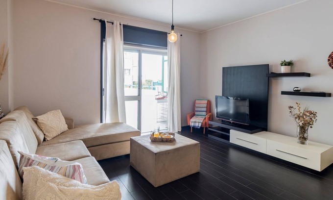 A Ver-o-Mar Apartment | Family-Friendly Três Marias by LovelyStay with Kitchen Access